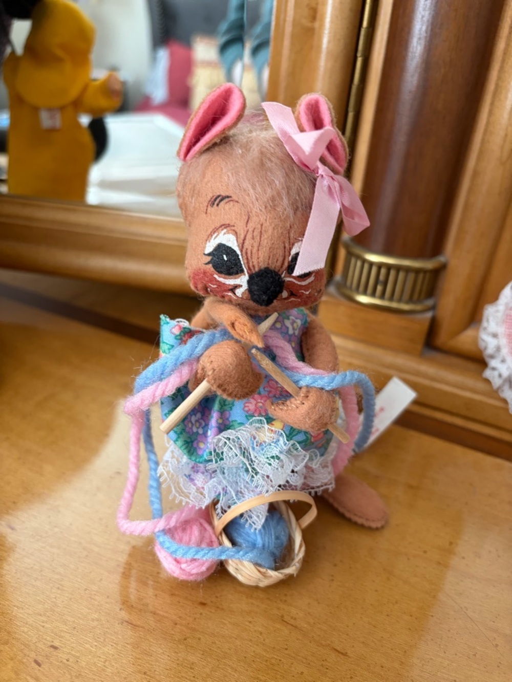 Annalee Knitting Mouse with Pink Bow
